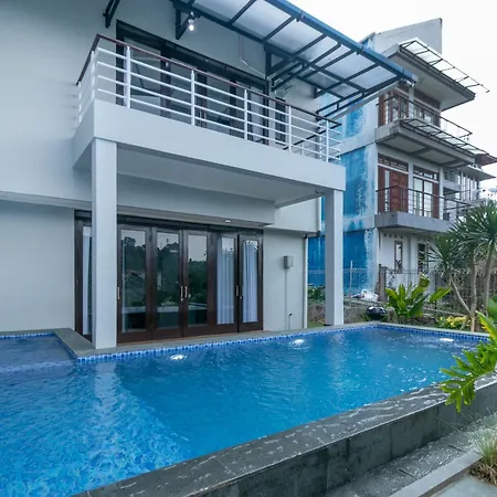 Family Only Private Pool Villa - De Reiz Aisyah Syariah 3Br